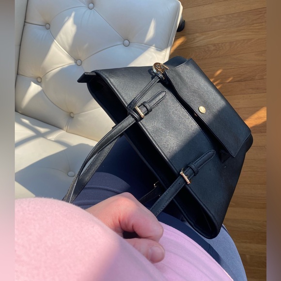 Michael Kors Jet Set 90s Minimalist Black Saffiano Leather Medium Tote w Gold - Picture 4 of 11